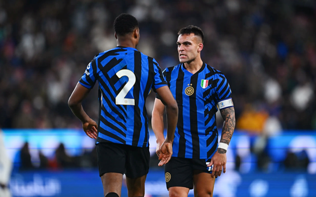 科里纳：正讨论足球中教练喊暂停的可能性，努力寻找解决方案（科里纳：探讨在足球比赛引入教练暂停，正积极寻求可行方案）