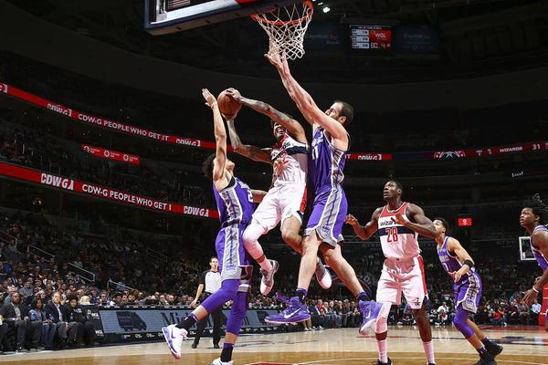 记者：格纳布里接近与拜仁续约两年，税前年薪最高1500-1600万（记者：格纳布里有望与拜仁续约2年，税前年薪上限1500万-1600万）