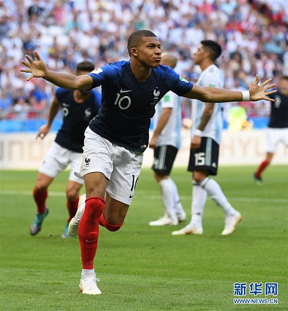 历史上中锋20分+10助攻场次：约基奇165次断档领跑（NBA史上中锋20+分10助攻次数榜：约基奇以165场遥遥领先）