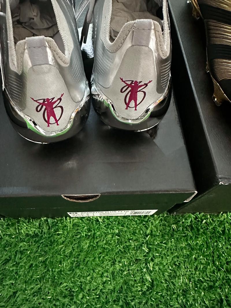 记者：米利唐、赫伊森、阿拉巴、卡瓦哈尔、阿森西奥缺席训练（记者：米利唐、赫伊森、阿拉巴、卡瓦哈尔、阿森西奥未参加训练）