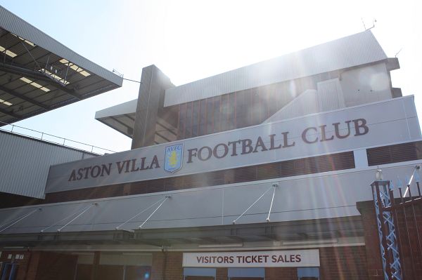 打进个人赛季德甲首球，丘库埃梅卡当选多特客战汉堡全场最佳（收获赛季德甲处子球，丘库埃梅卡荣膺多特客场战汉堡全场最佳）