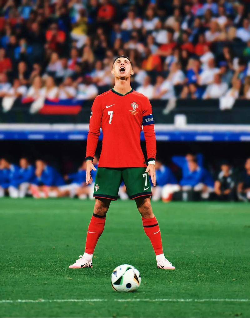 萨拉赫公开指责利物浦，沙特联赛探讨冬窗引进（萨拉赫公开批评利物浦，沙特联赛酝酿冬窗引进）