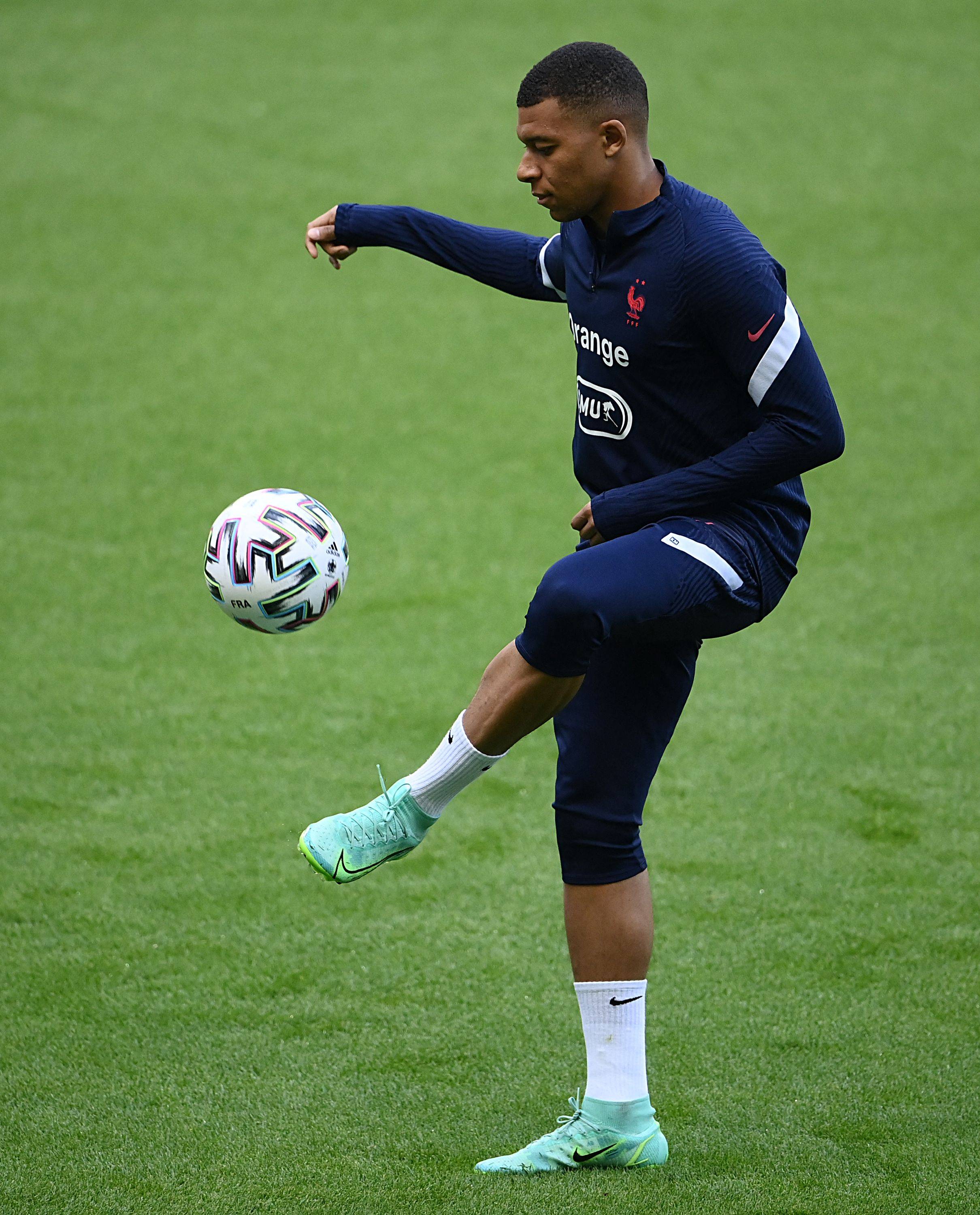 卡卢卢：对球队充满信心，在新主帅的率领下我们在不断进步（卡卢卢：对球队信心十足，新帅带队我们持续进步）