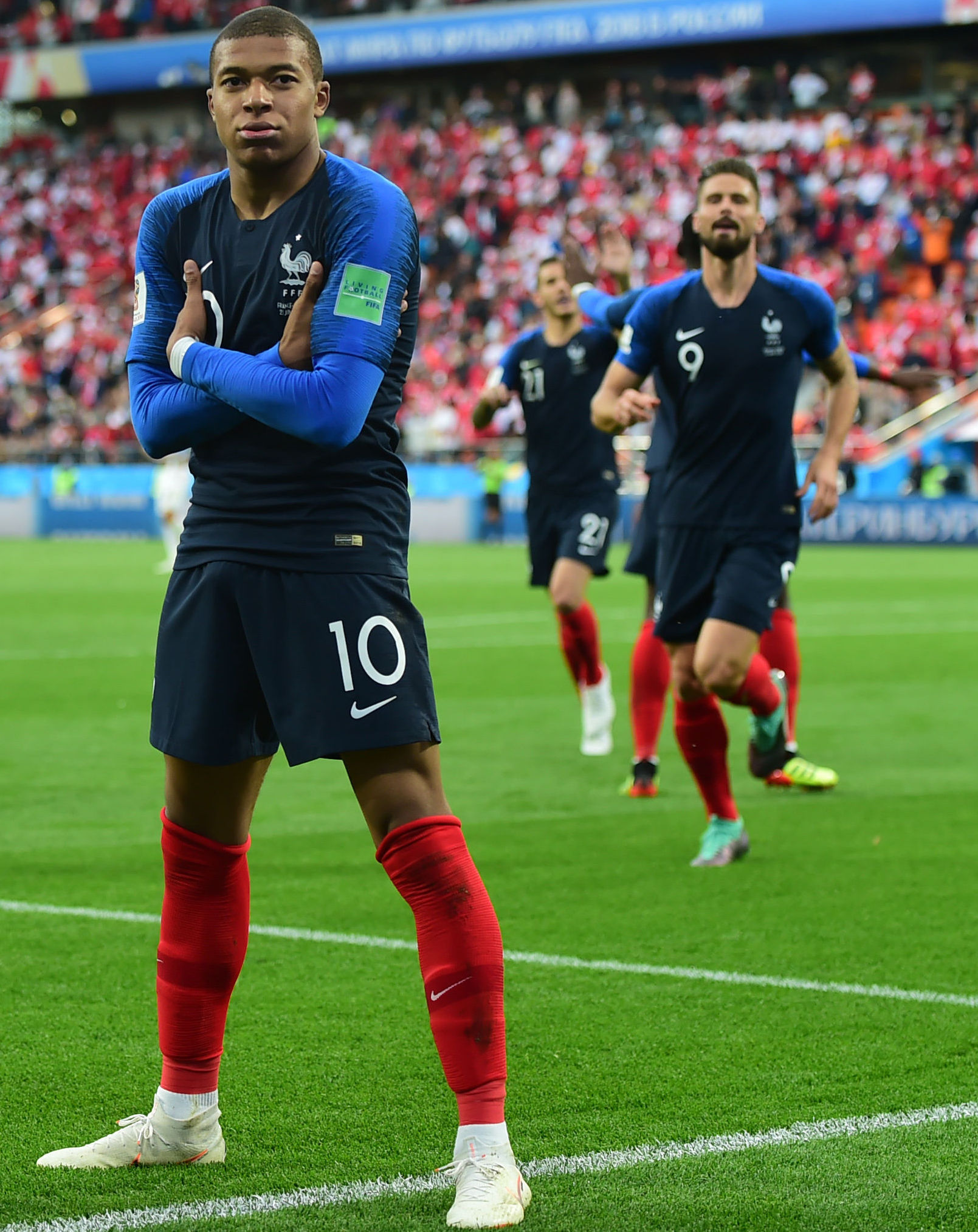 多特边锋个人秀燃炸全场（多特边锋神勇表演点燃全场）