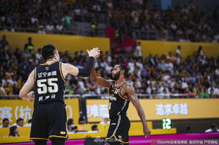 混团世界杯，孙颖莎真的好，把吉祥物送给了小妹妹，期待她的下次比赛（混团世界杯：孙颖莎暖心将吉祥物赠给小妹妹，期待她的下一场比赛）