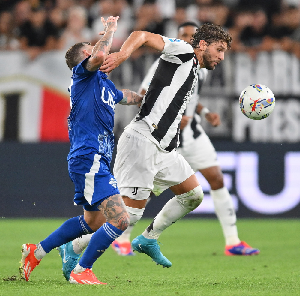 阿圭罗：阿根廷能赢2026世界杯；梅西是巴萨队史最重要的球员（阿圭罗：看好阿根廷夺得2026世界杯，梅西是巴萨史上最重要的球员）