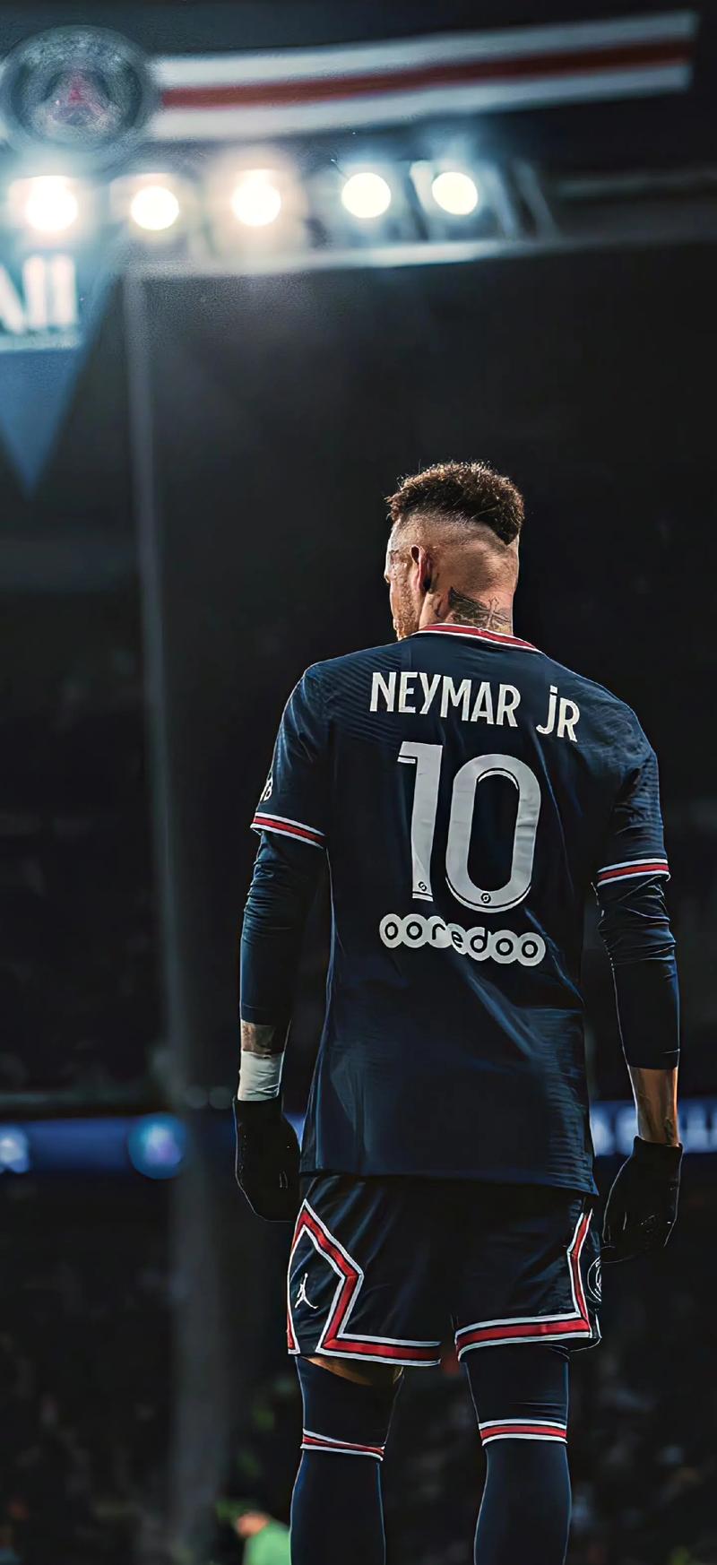 记者：莱奥周二接受核磁共振检查，结果显示无肌肉损伤（记者：莱奥周二核磁共振结果显示未见肌肉损伤）