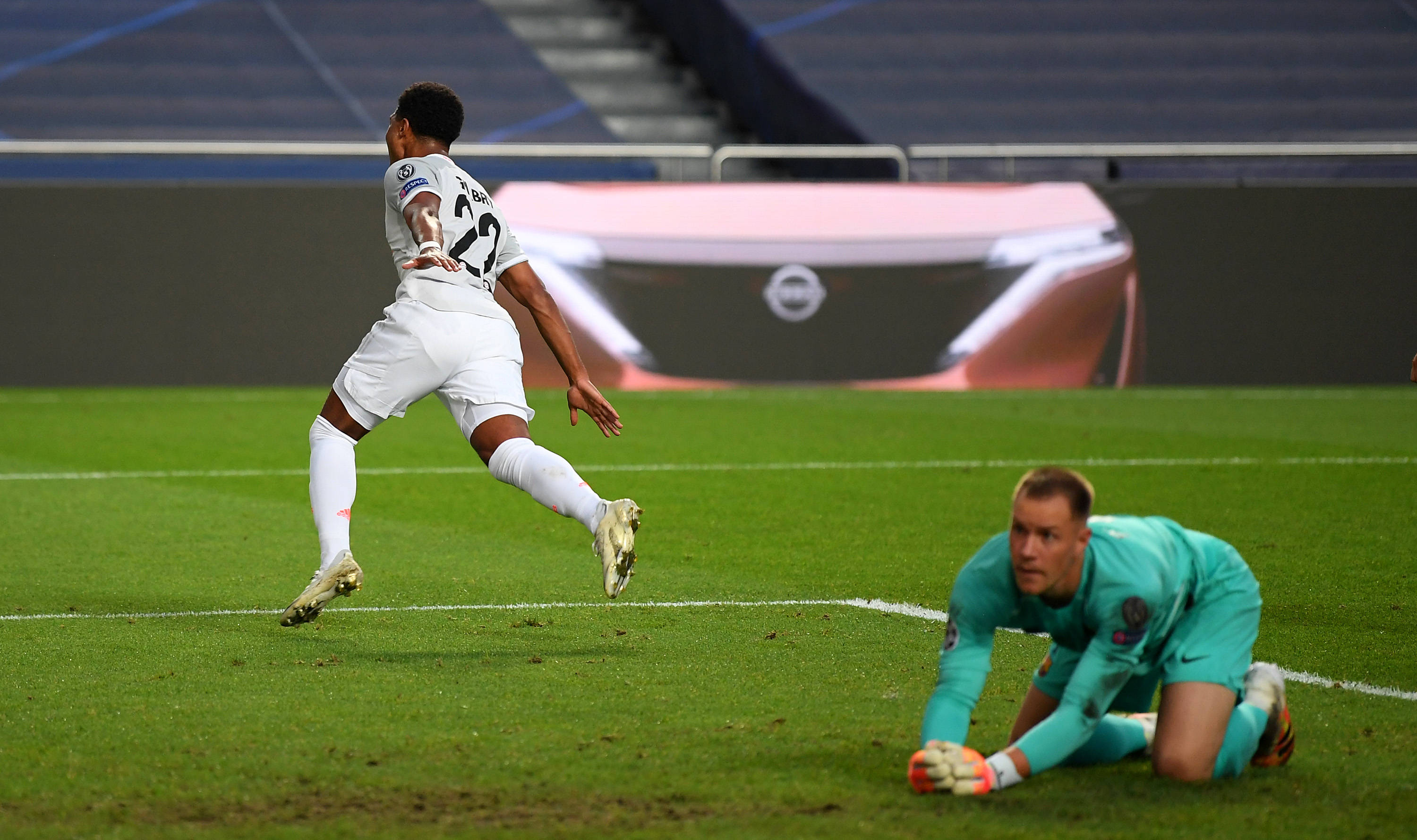 迪纳塔莱：科斯蒂奇希望与尤文续约，他在尤文感觉很好（迪纳塔莱：科斯蒂奇渴望与尤文续签，自称在尤文感觉良好）