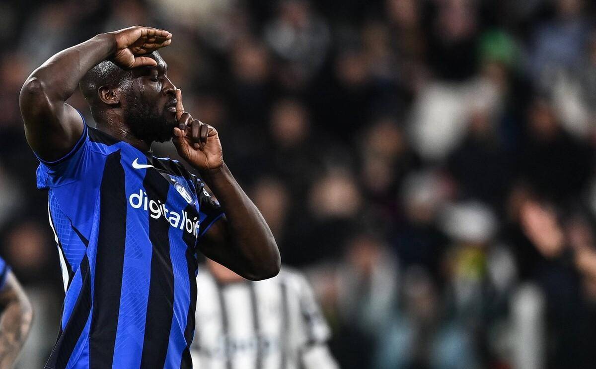 詹姆斯关键时刻稳住节奏（詹姆斯在关键时刻稳控比赛节奏）